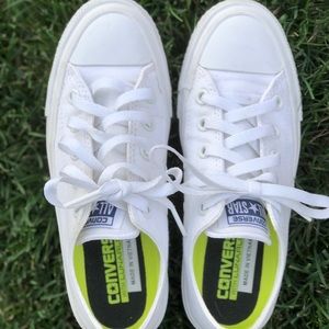 White chuck Taylor 2